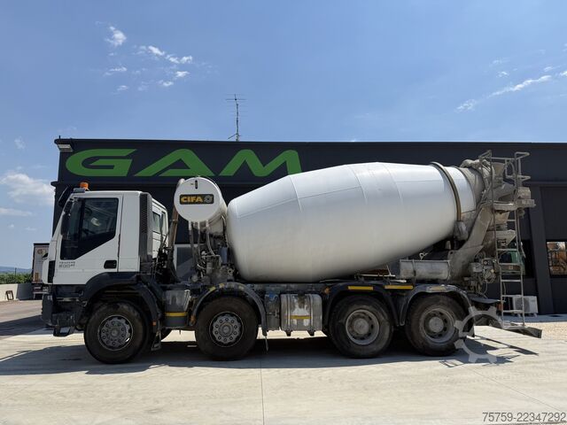 Kamion mikser za beton Iveco Trakker 410T50 CIFA 13cbm 8x4 40Ton