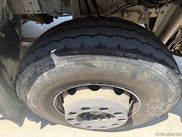 Kamion mikser za beton Iveco Trakker 410T50 CIFA 13cbm 8x4 40Ton
