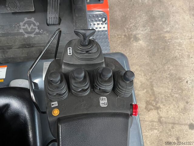 Carrello elevatore elettrico a 4 ruote Toyota 8FBMT25