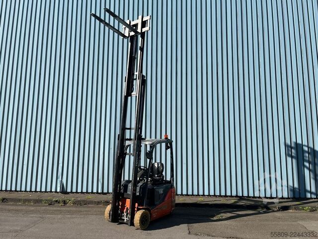 Carrello elevatore elettrico a 4 ruote Toyota 8FBEK16T
