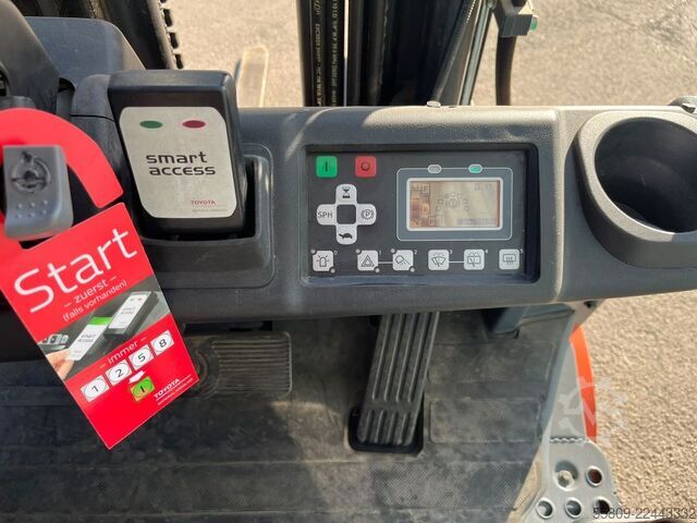 Carrello elevatore elettrico a 4 ruote Toyota 8FBEK16T