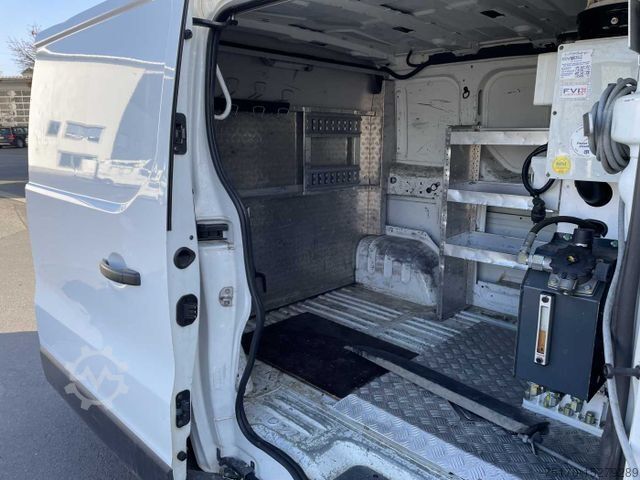 Autocamion cu platformă de lucru RENAULT Trafic dCi 120 L1H1 / France Elevateur 091F 9m