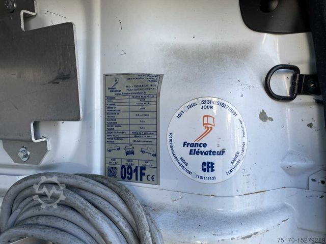 Autocamion cu platformă de lucru RENAULT Trafic dCi 120 L1H1 / France Elevateur 091F 9m