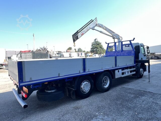 Lastbil med fast lad og kran Renault Premium 340
