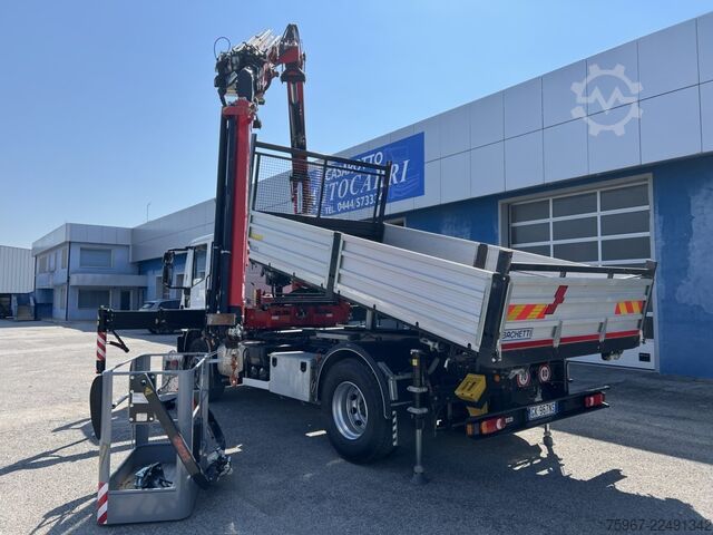 Trevejs tipvogn med kran Iveco Eurocargo 180e28