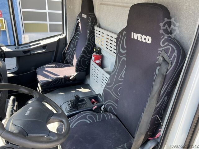 Trevejs tipvogn med kran Iveco Eurocargo 180e28