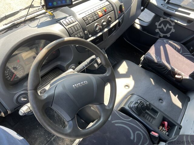 Trevejs tipvogn med kran Iveco Eurocargo 180e28