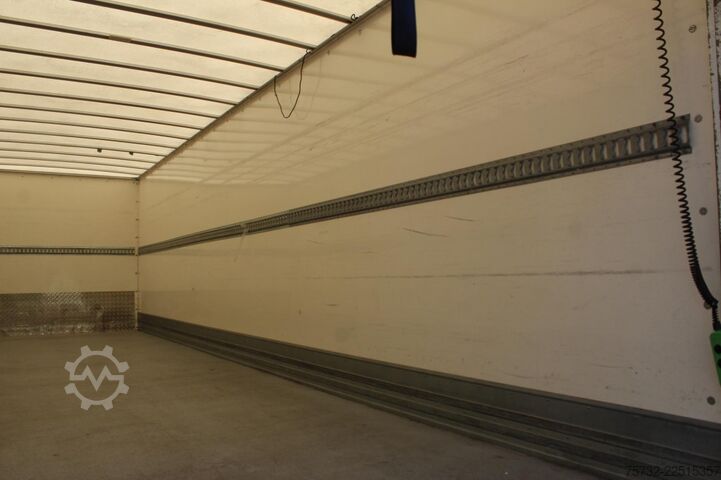 Autocamion cu caroserie tip cutie Iveco Eurocargo  120-210 E6 Koffer 8,6m Klima LBW1500Kg