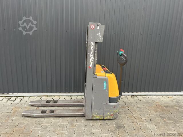 Apilador peatonal Jungheinrich EJC112