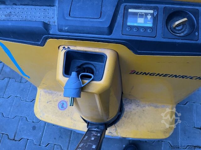 Carretilla elevadora baja Jungheinrich EJEC20