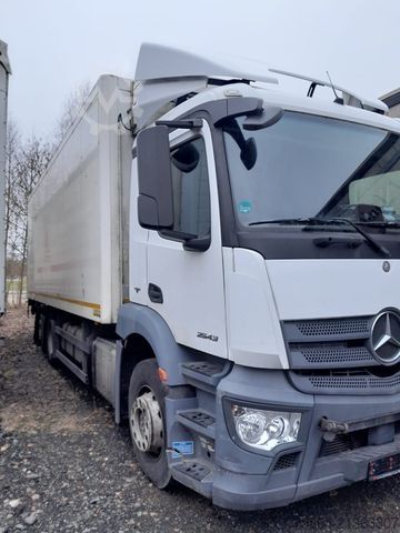 Koelwagen MERCEDES-BENZ ARTOS 2543 , Motorschaden