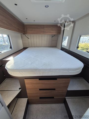 Half-integraal camper BÜRSTNER Signature SFT 7.4 180PS, 18, AHK, Markise