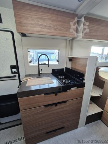 Half-integraal camper BÜRSTNER Signature SFT 7.4 180PS, 18, AHK, Markise