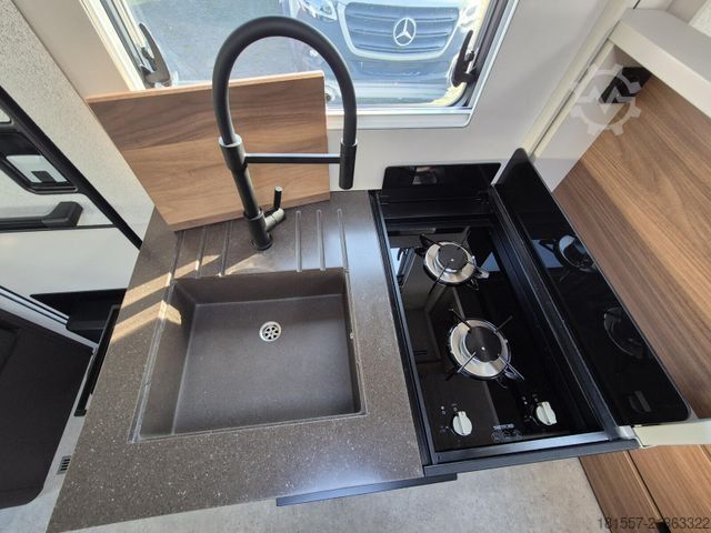 Half-integraal camper BÜRSTNER Signature SFT 7.4 180PS, 18, AHK, Markise
