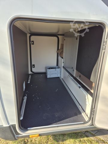 Half-integraal camper BÜRSTNER Signature SFT 7.4 180PS, 18, AHK, Markise