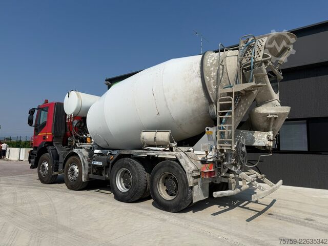 Felépítménycserélő teherautó Iveco Trakker 410T45 Wechsel BETON+KIPPER 40T