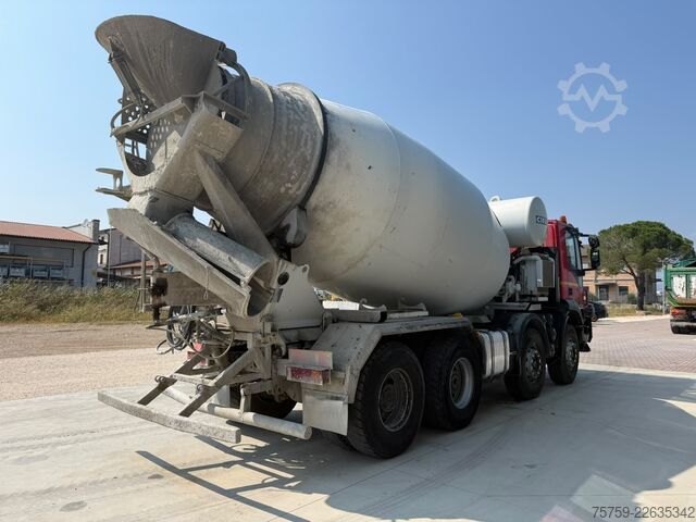 Felépítménycserélő teherautó Iveco Trakker 410T45 Wechsel BETON+KIPPER 40T