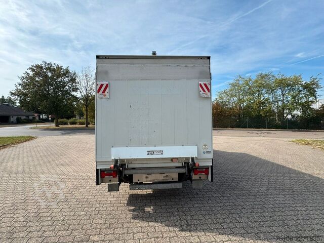Dobozos furgon IVECO Daily 70C18 Hi-Matic Koffer mit Ladebordwand