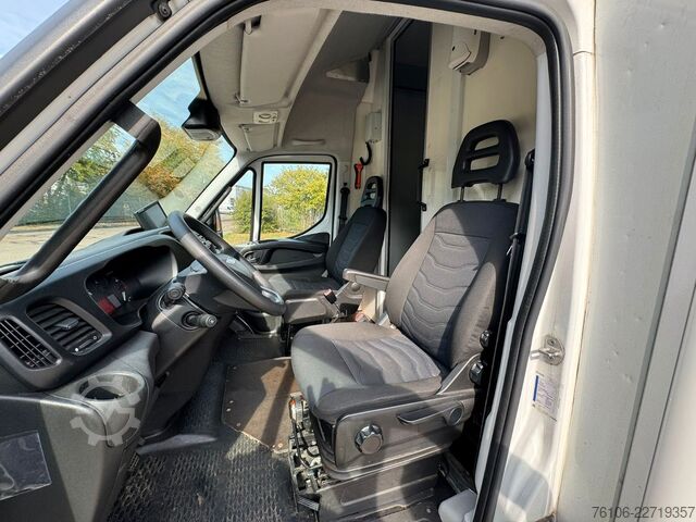 Dobozos furgon IVECO Daily 70C18 Hi-Matic Koffer mit Ladebordwand