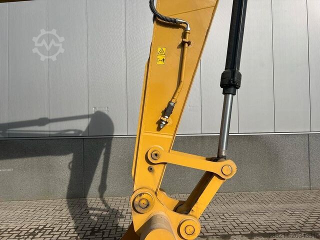 Pelle sur chenilles CAT 320 D3 GC
