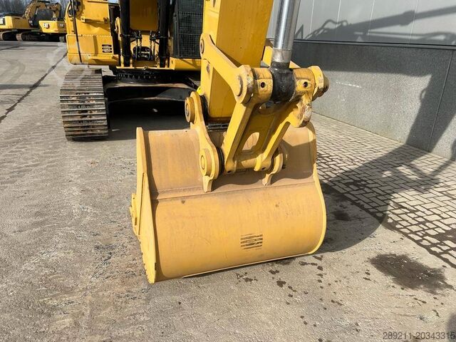 Pelle sur chenilles CAT 320 D3 GC