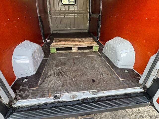 Dobozos furgon FIAT Ducato Maxi 35 180 L4H2 *Automatik*