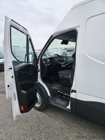 Panelová dodávka Iveco Daily 38s14e