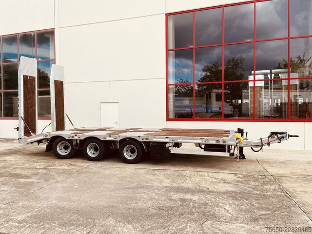Lågbyggd trailer Möslein TT 31  31 t GG Tridem- Tieflader 3 Achs, gelenktNeufahrzeug