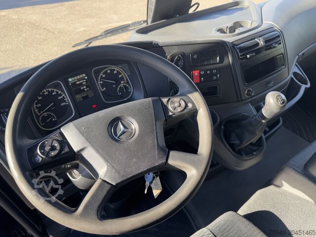 Atego 818 L caisse 6,15m, hayon élévateur, climatisation, suspension pneumatique Mercedes-Benz Atego 818 L Koffer 6,15m LBW, Klima, Luf