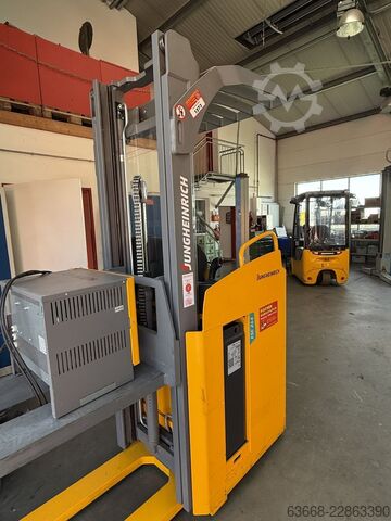 Stand-on gaffeltruck Jungheinrich ESC 214