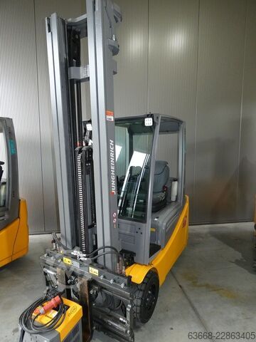 Elektrisk trehjulsgaffeltruck Jungheinrich EFG 220
