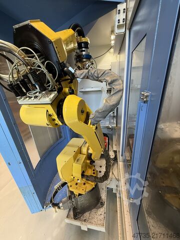 CNC mašinski centar sa robotom CHIRON FZ 15 WM HS