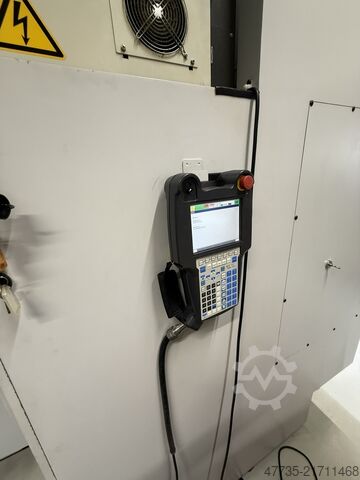 CNC mašinski centar sa robotom CHIRON FZ 15 WM HS