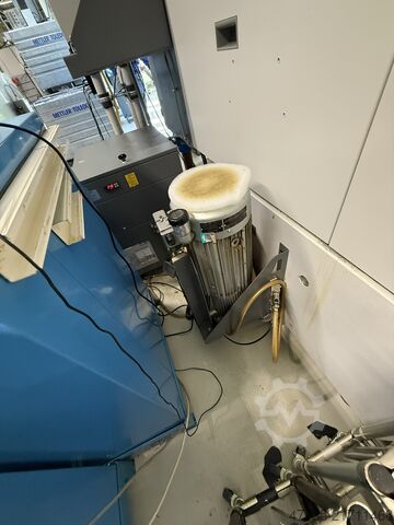 CNC mašinski centar sa robotom CHIRON FZ 15 WM HS