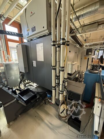 CNC mašinski centar sa robotom CHIRON FZ 15 WM HS