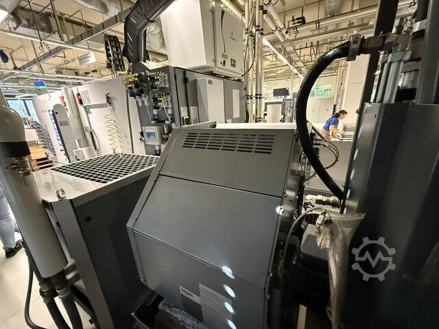 CNC mašinski centar sa robotom CHIRON FZ 15 WM HS