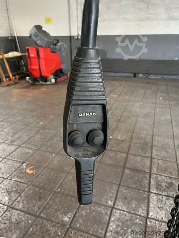 Macara cu stâlp DEMAG 