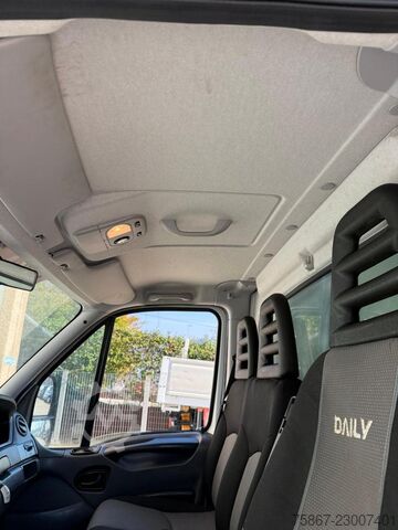 Kamion sa ceradom IVECO Daily 35S13