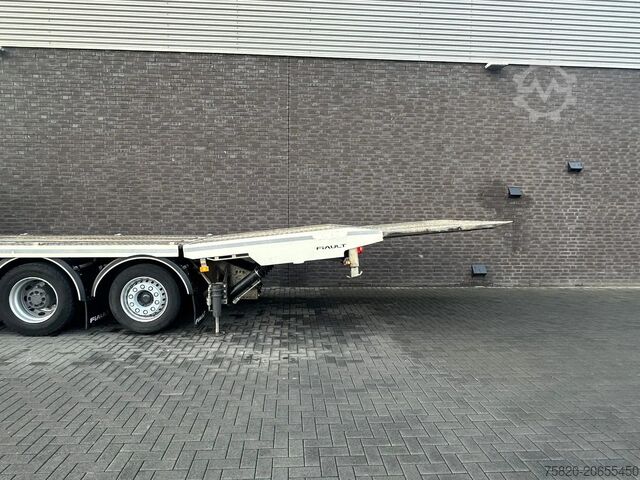 Autotransporter Volvo FM 500 8X2 OPRIJWAGEN/MACHINE TRANSPORTER + PAL...