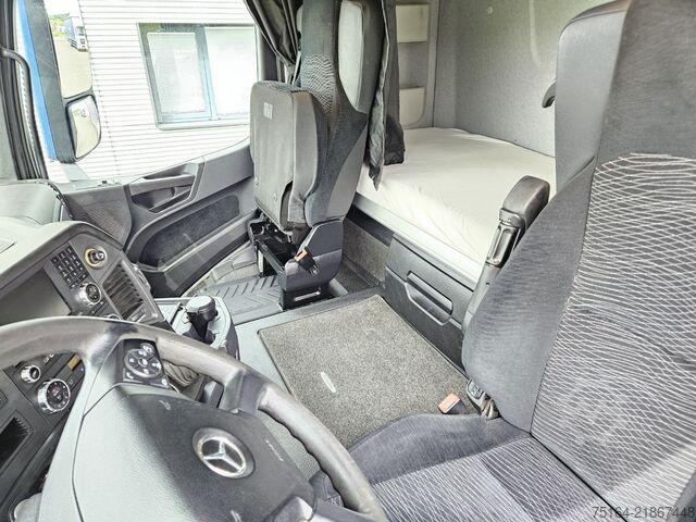 Standardowy ciągnik siodłowy Mercedes-Benz Arocs 1853 LS HAD 4x4