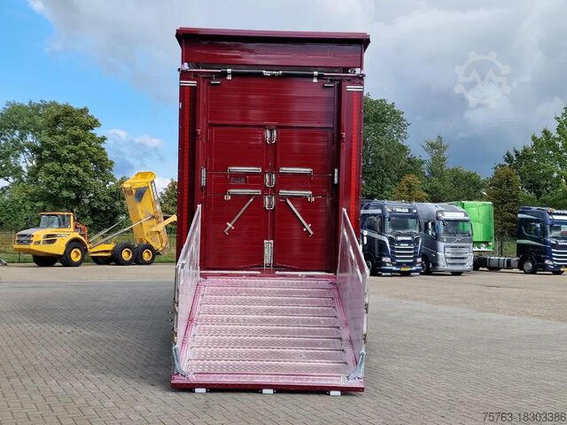 Veetransport Pezzaioli New - 3 deck livestock 100M2 - Water & Ventilat...