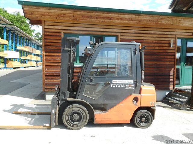 Targonca Toyota 02-8FDF25 Triplex + SS + ZV + Kabine