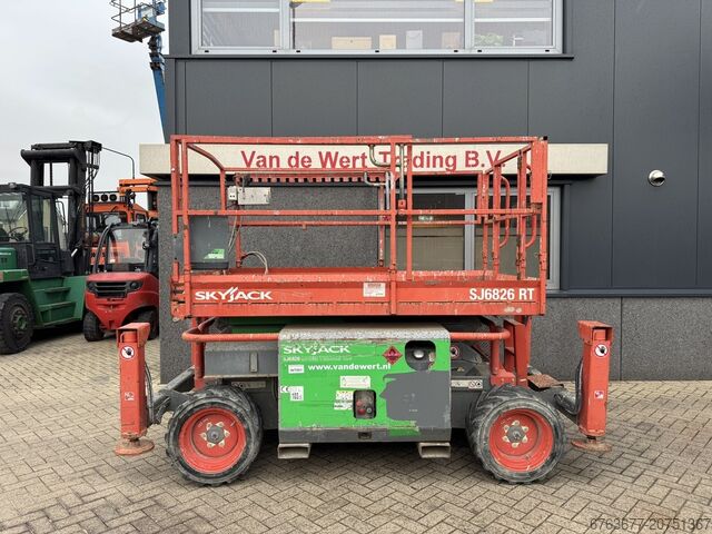SKYJACK SJ 6826RT Scissor Lift SCISSOR 2014 4x4 Kubota 10m Working Height SKYJACK SJ6826RT Schaarhoogwerker SCISSOR 2014 4X4 Kubota 10mtr Werkhoogte