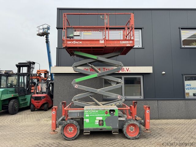 SKYJACK SJ 6826RT Scissor Lift SCISSOR 2014 4x4 Kubota 10m Working Height SKYJACK SJ6826RT Schaarhoogwerker SCISSOR 2014 4X4 Kubota 10mtr Werkhoogte