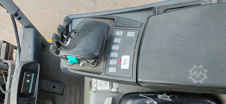 Ηλεκτρικό - 3 τροχοί Jungheinrich EFG 213 LI ION 2022y/ 3.3m/ 6883h/ 4v