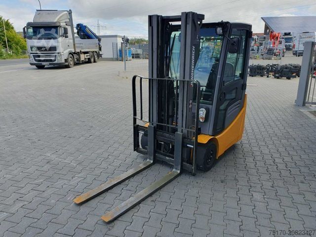 Ανυψωτικό περονοφόρο με εμπρόσθιο φορτηγό JUNGHEINRICH EFG 215 / Triplex: 4.25m! / SS /  2.472h! / 2020