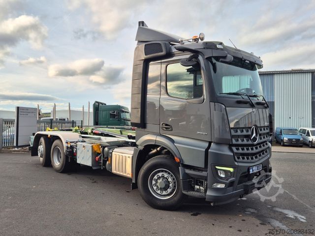 Φορτηγό γερανός roll-off MERCEDES-BENZ Arocs 2551 L 6x2/4-4 HAD HIAB ULT21S56 AHK