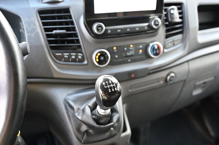 Ford Transit Custom 300 2.0 TDCI L2H1 Trend DC, 6 zitplaatsen, CarPlay, trekhaak Ford Transit Custom 300 2.0 TDCI L2H1 Trend DC 6 Zit...