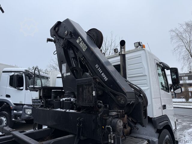 Tipper truck Volvo FM410 8X4 Kipper mit Kran HIAB 244-5