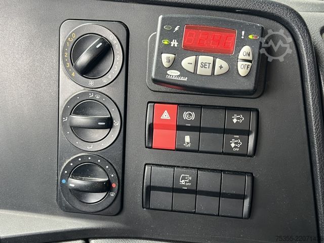 Autoutilitară frigorifică MERCEDES-BENZ Atego 816 6mCarrier Xarios 500 Diesel+StromEuro6